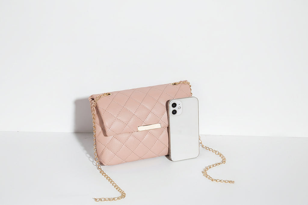 Cartera cuadrada cuero sintético rosada