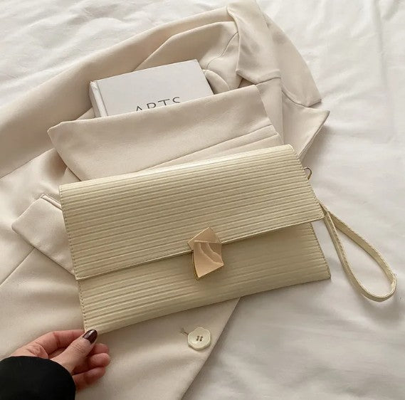 Cartera rectangular cuero sintético beige