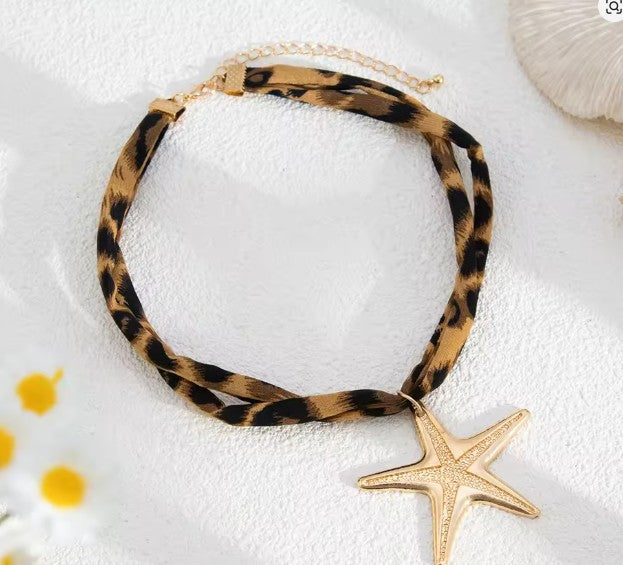Collar colgante leopardo forma estrella