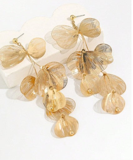 Aro largo pétalo texturizado dorado