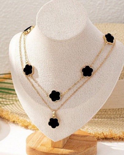 Collar doble con colgante de trébol