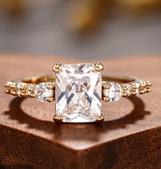 Anillo N°6 Diseño Geométrico Con Circón En Cobre