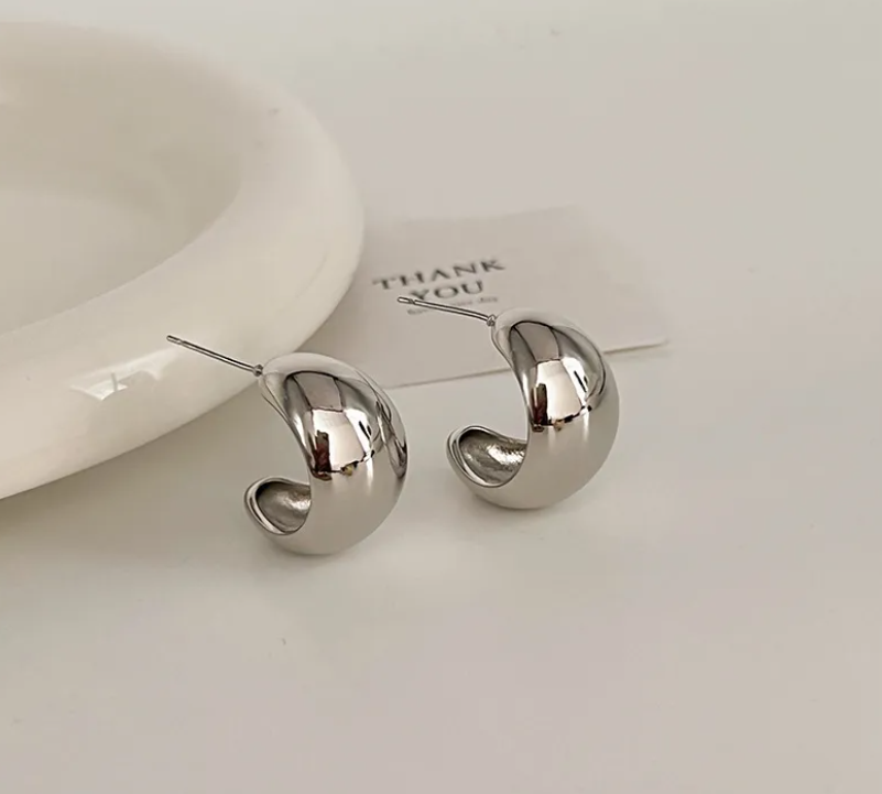 Aro curvado plateado