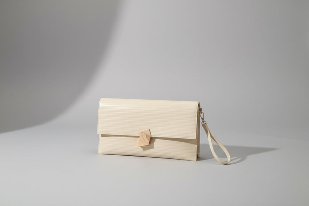 Cartera rectangular cuero sintético beige