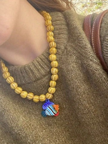 Collar cerámica forma pez