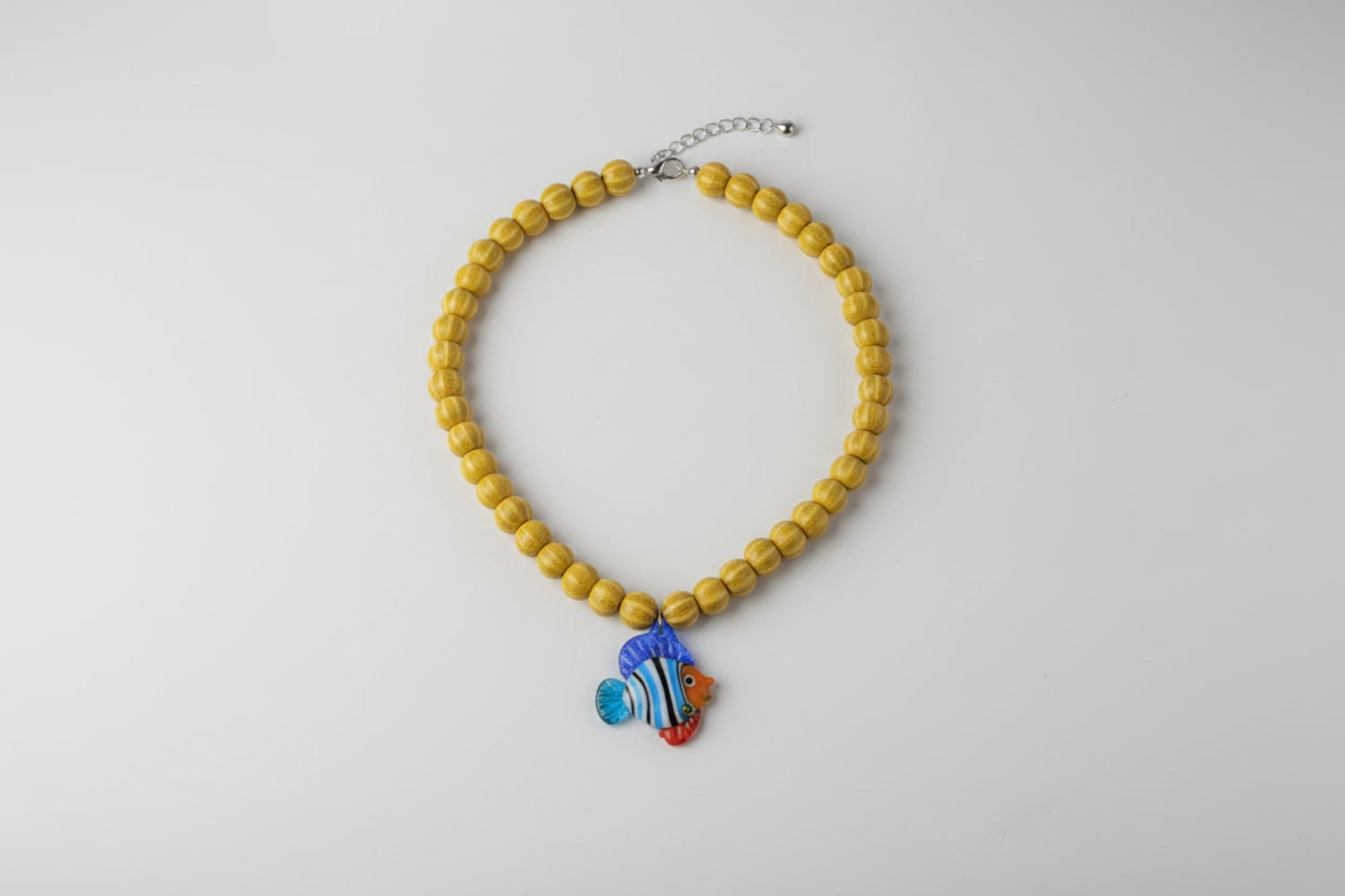 Collar cerámica forma pez