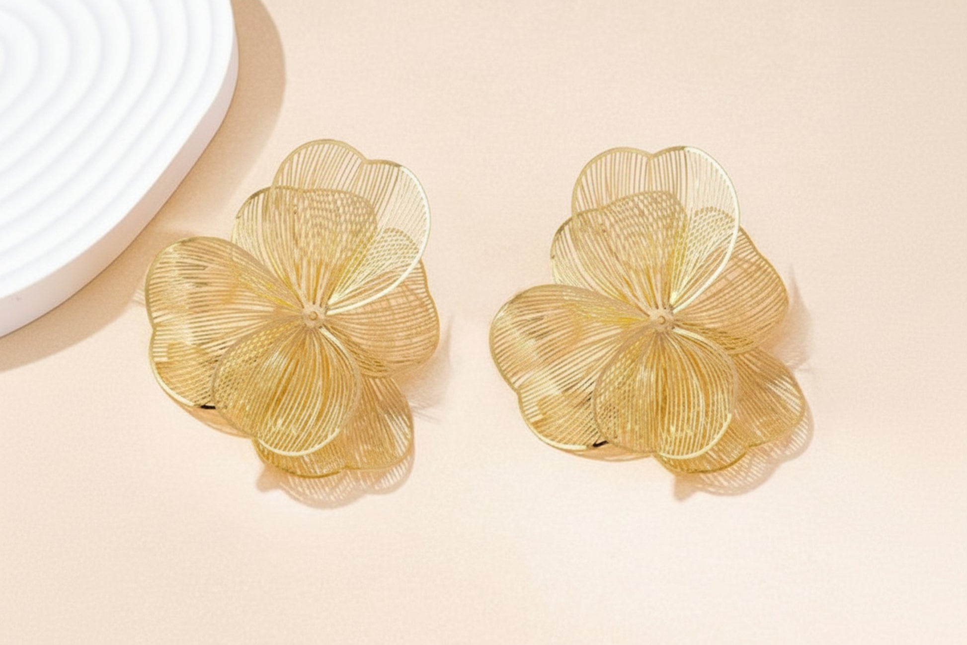 Aro flor texturizado dorado