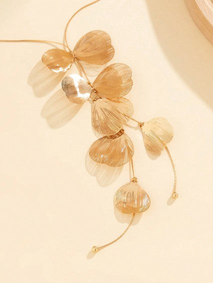 Collar con flores texturizado dorado