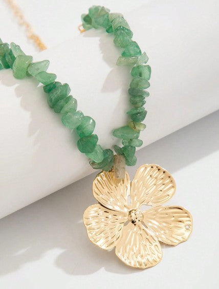 Collar flor y piedras verde
