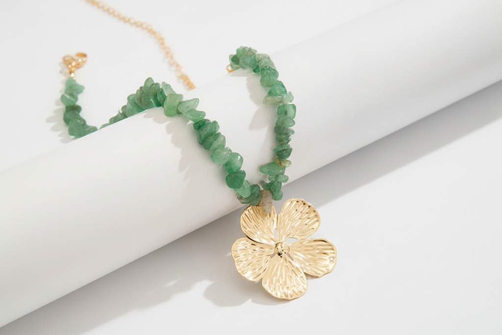 Collar flor y piedras verde