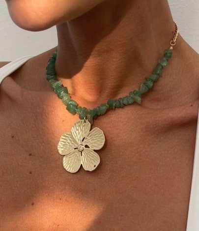 Collar flor y piedras verde