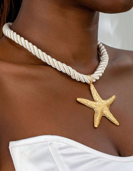 Collar colgante blanco forma estrella