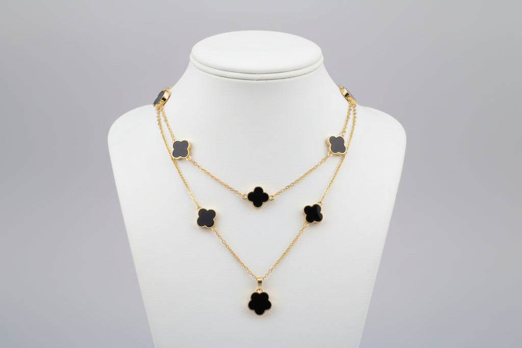Collar doble con colgante de trébol