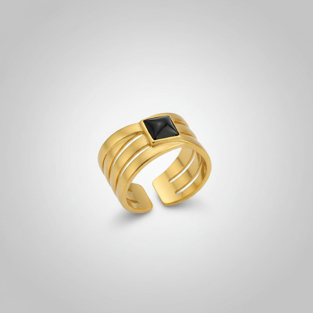 Anillo abierto color dorado con piedra negra