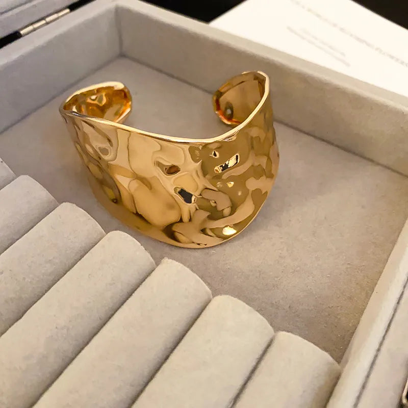 Pulsera Dorada Brazalete