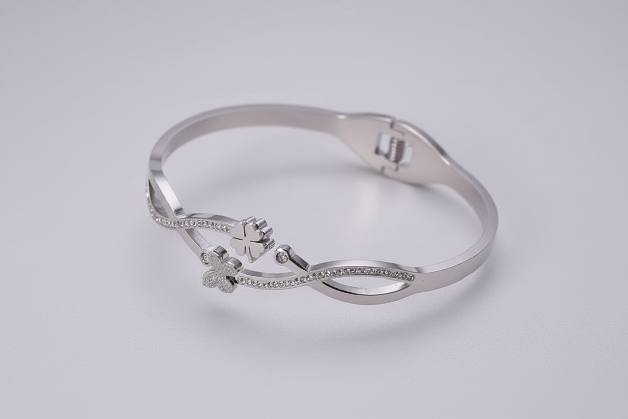 Pulsera plateada trébol
