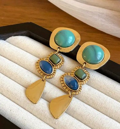 Aros vintage lagrima con piedra