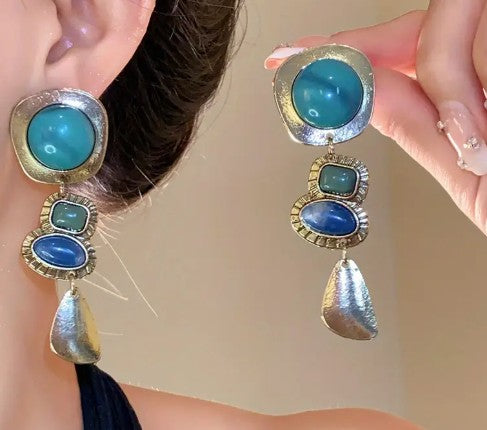 Aros vintage lagrima con piedra