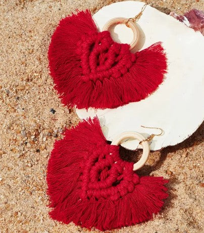 Aros largo tejido con flecos rojo