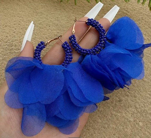 Aros de flores de chiffon azul