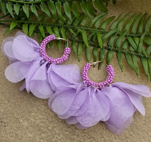 Aros de flores de chiffon lila