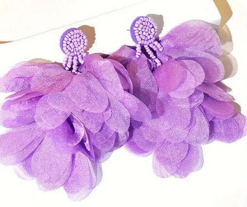 Aros largo con pétalos Lila