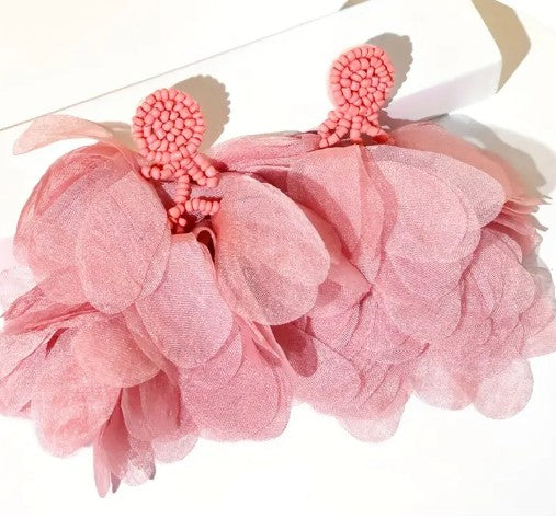 Aros largo con pétalos rosado pálido