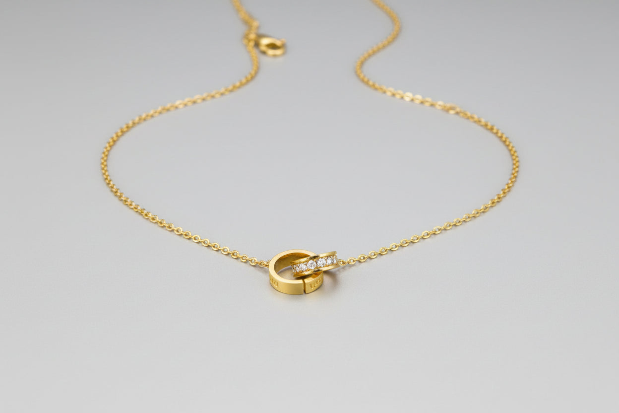 Cadena forma nudo chapado en oro