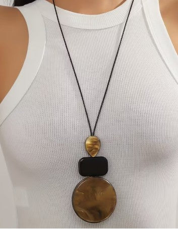 Collar colgante largo estilo tribal