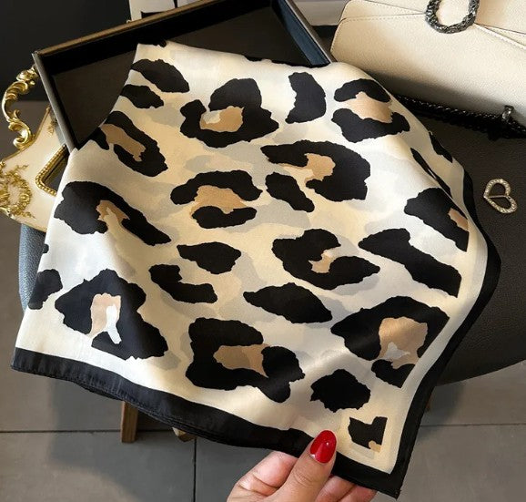 Pañuelo De Seda leopardo 70 x 70 cm