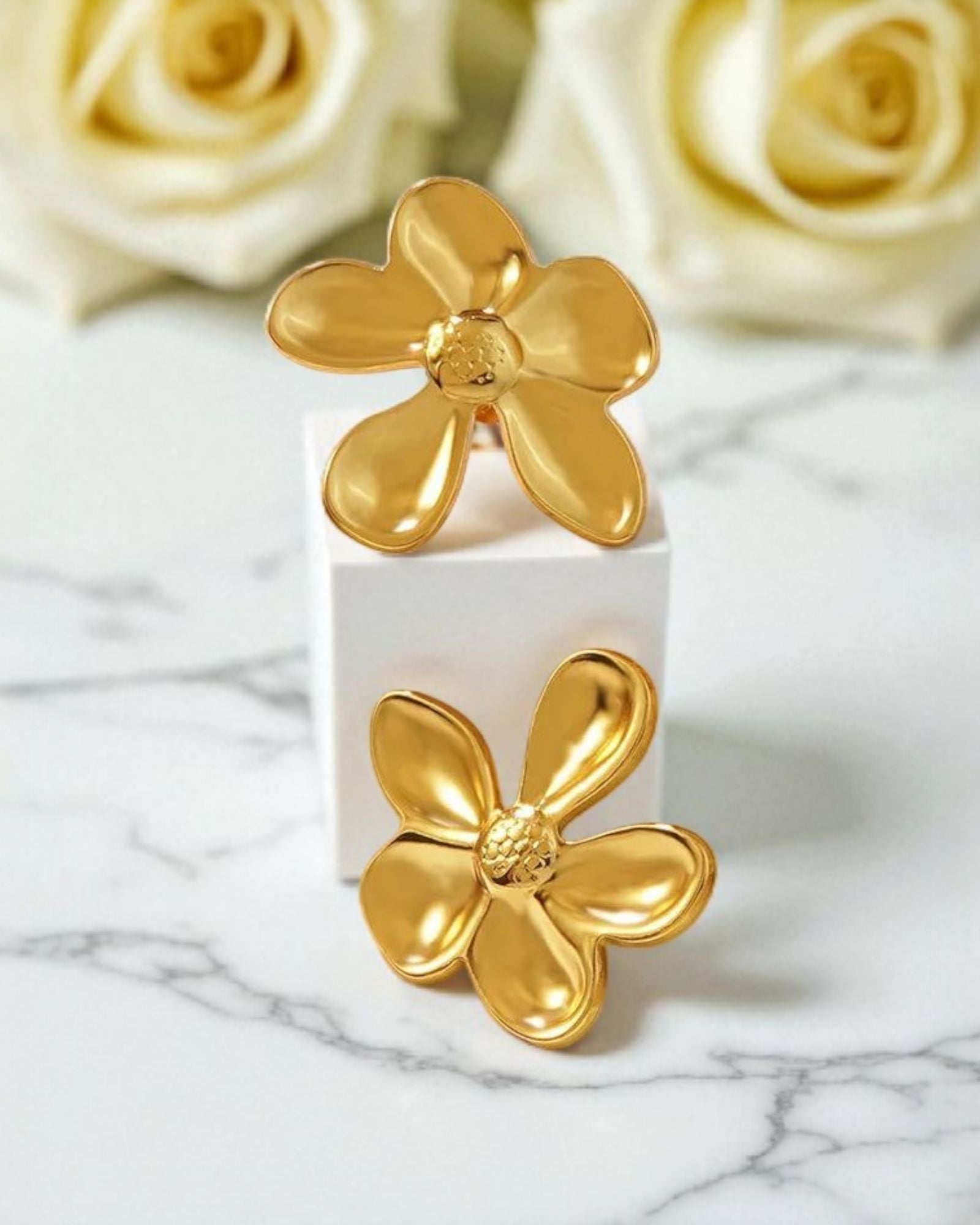 Aro Flor Dorada Lisa