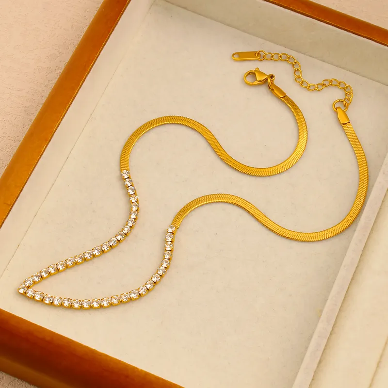 Collar con circones chapado en oro