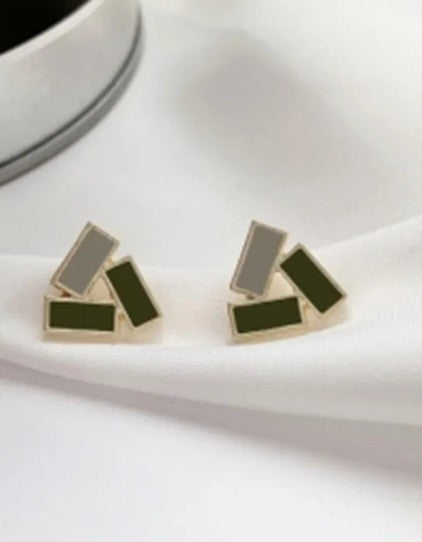 Aro pequeños triangulo negro