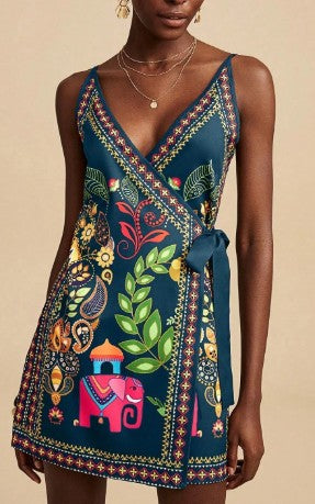 Vestido con estampado floral azul y nudo en la cintura